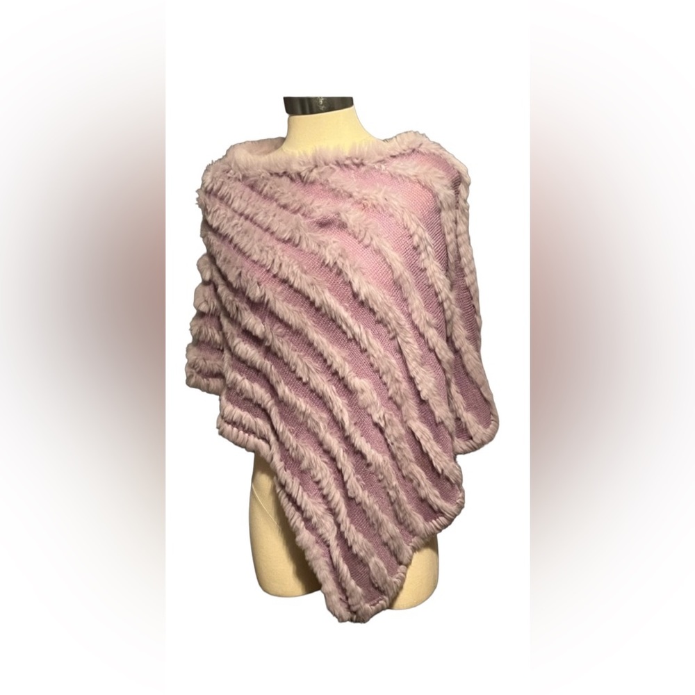 Elegant pullover cape in silky-soft rabbit fur.